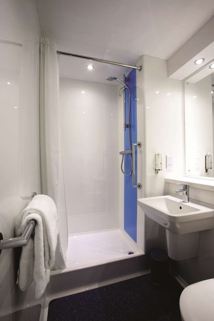 اُلد بيري Travelodge Birmingham Oldbury الغرفة الصورة